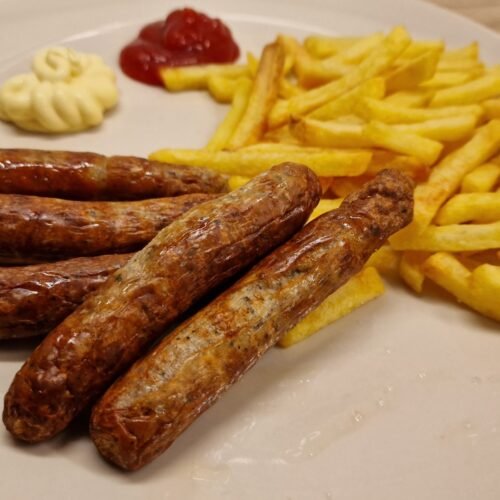 Grillpølser i airfryer med pommes frites