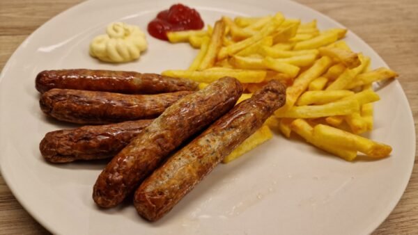 Grillpølser i airfryer med pommes frites