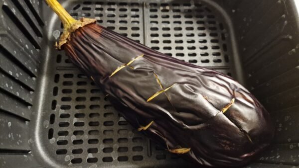 Hel aubergine i airfryer.