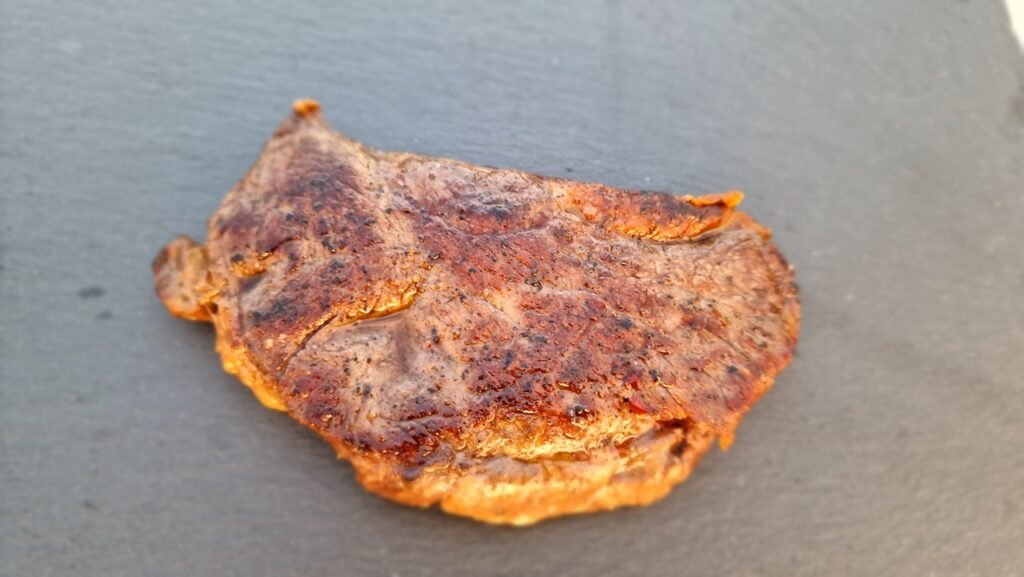 Hel tilberedt striploin steak