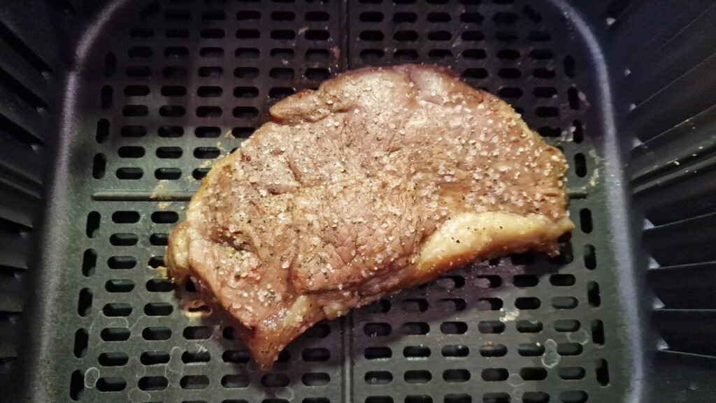 Striploin i airfryer under tilberedning