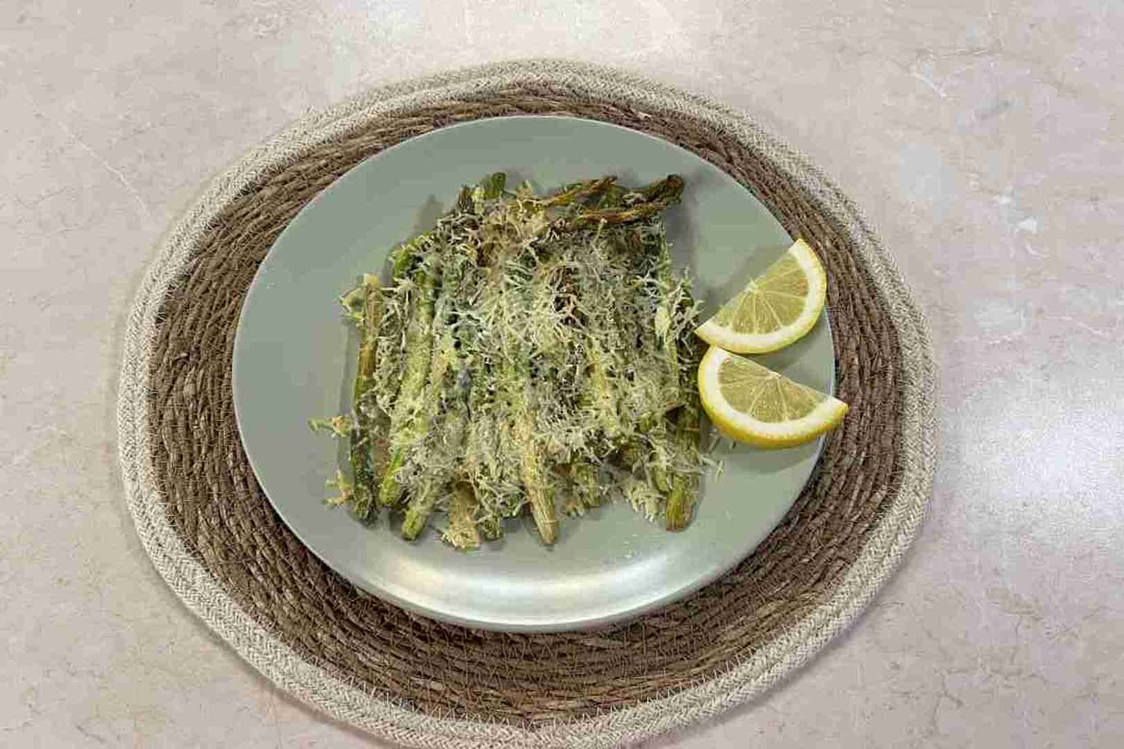 Grønne asparges med parmesan i airfryer