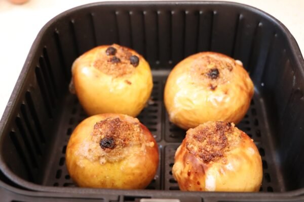 Bagt æble med valnøddefyld