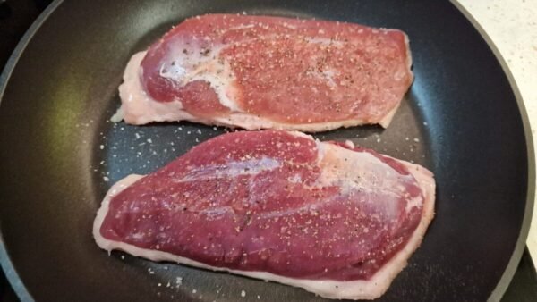 forstegning af andebryst i en pande