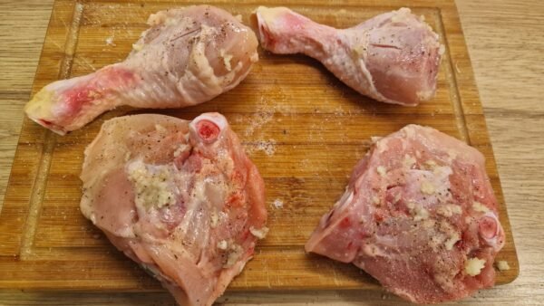 tilberedning af hvidløgs kyllingelår