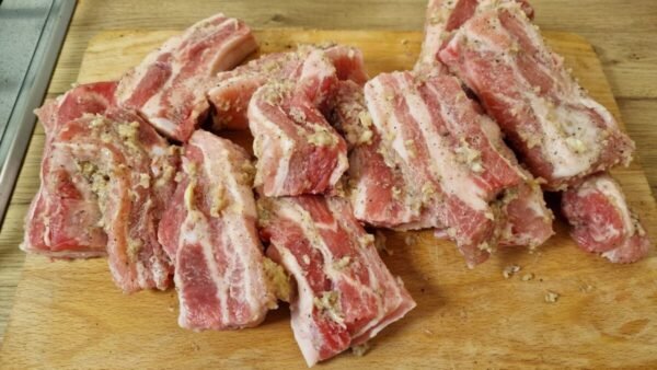 rå revelsben med hvidløgsmarinade